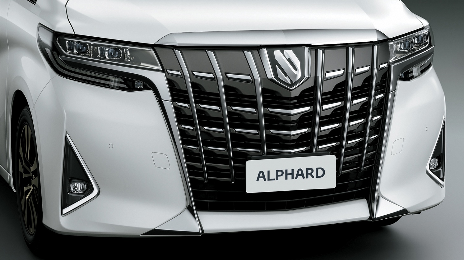 10 причин, почему обновленный Alphard – флагман легковой линейки Toyota